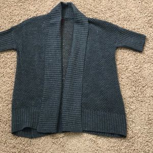 Short sleeve knit sweater